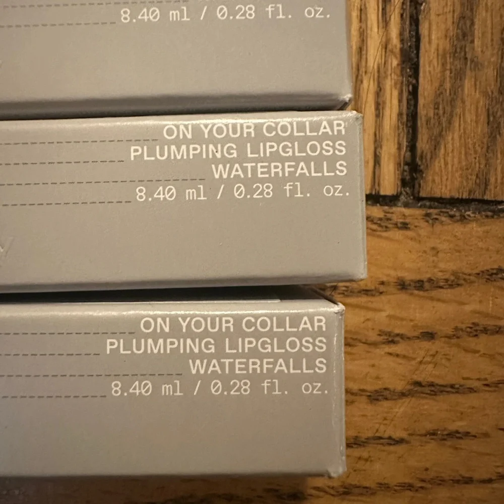 3 REM beauty plumping  lipgloss Shade waterfalls